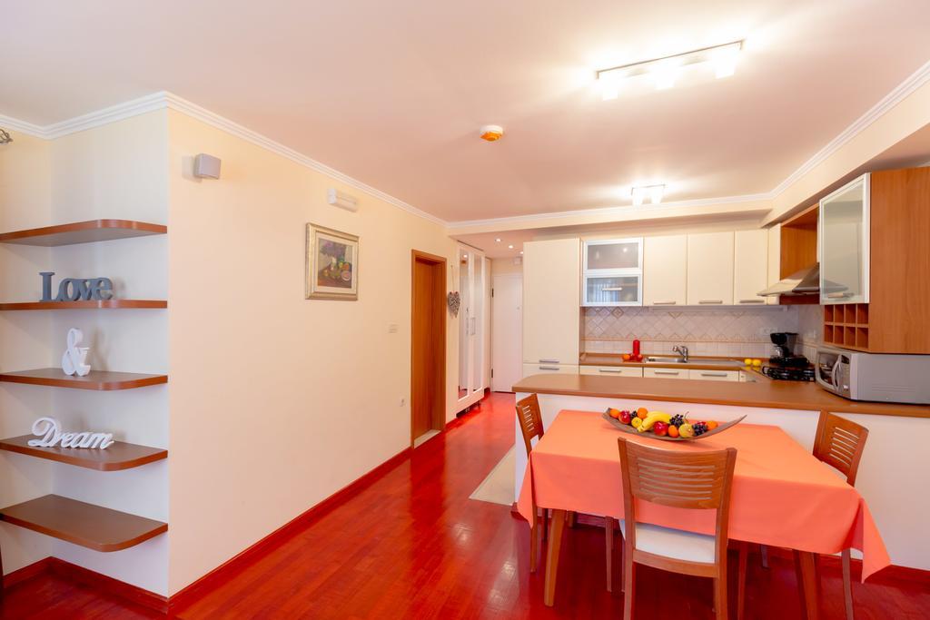Leona & Borna'S Central Lapad Suites Dubrovnik Bagian luar foto