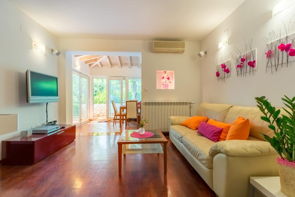 Leona & Borna'S Central Lapad Suites Dubrovnik Bagian luar foto