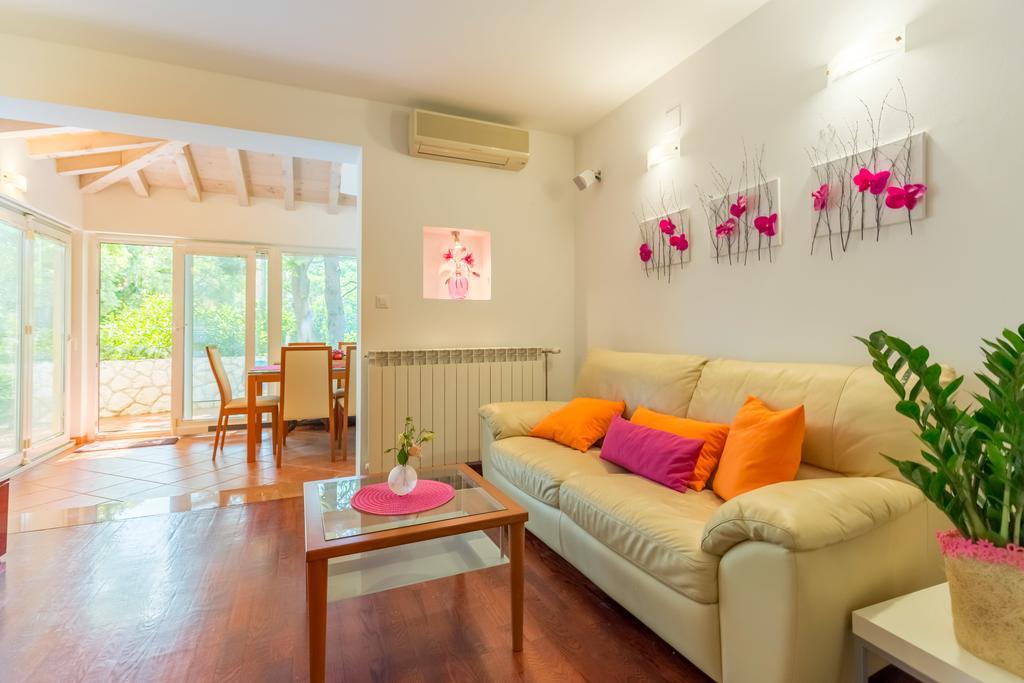 Leona & Borna'S Central Lapad Suites Dubrovnik Bagian luar foto