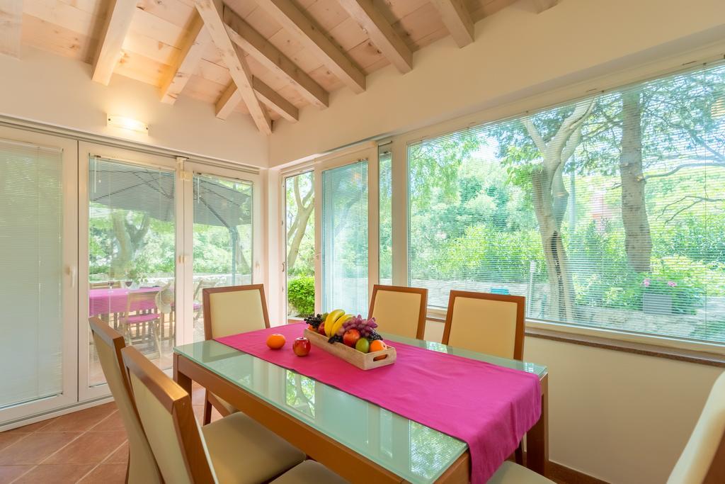 Leona & Borna'S Central Lapad Suites Dubrovnik Bagian luar foto