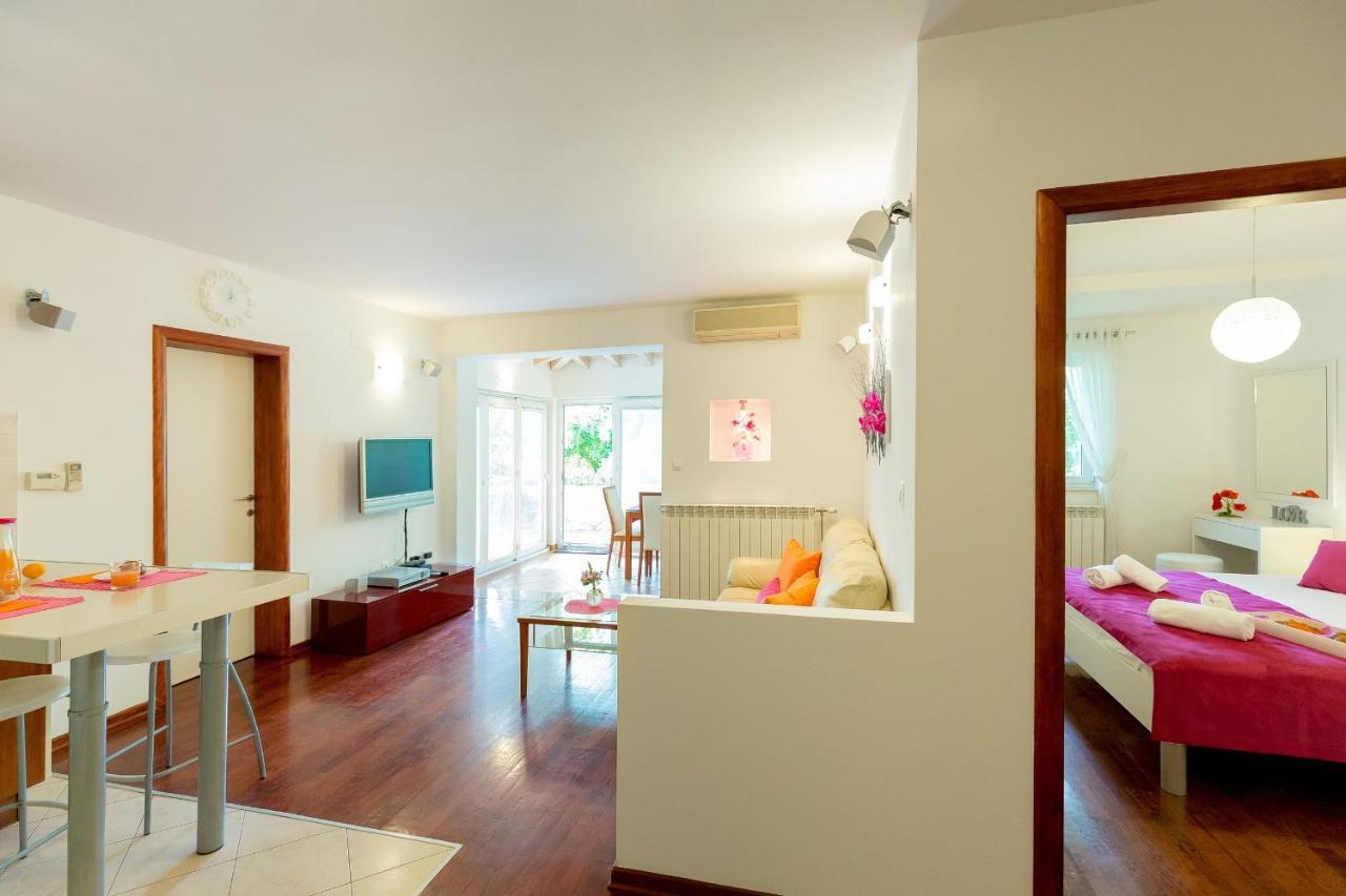 Leona & Borna'S Central Lapad Suites Dubrovnik Bagian luar foto