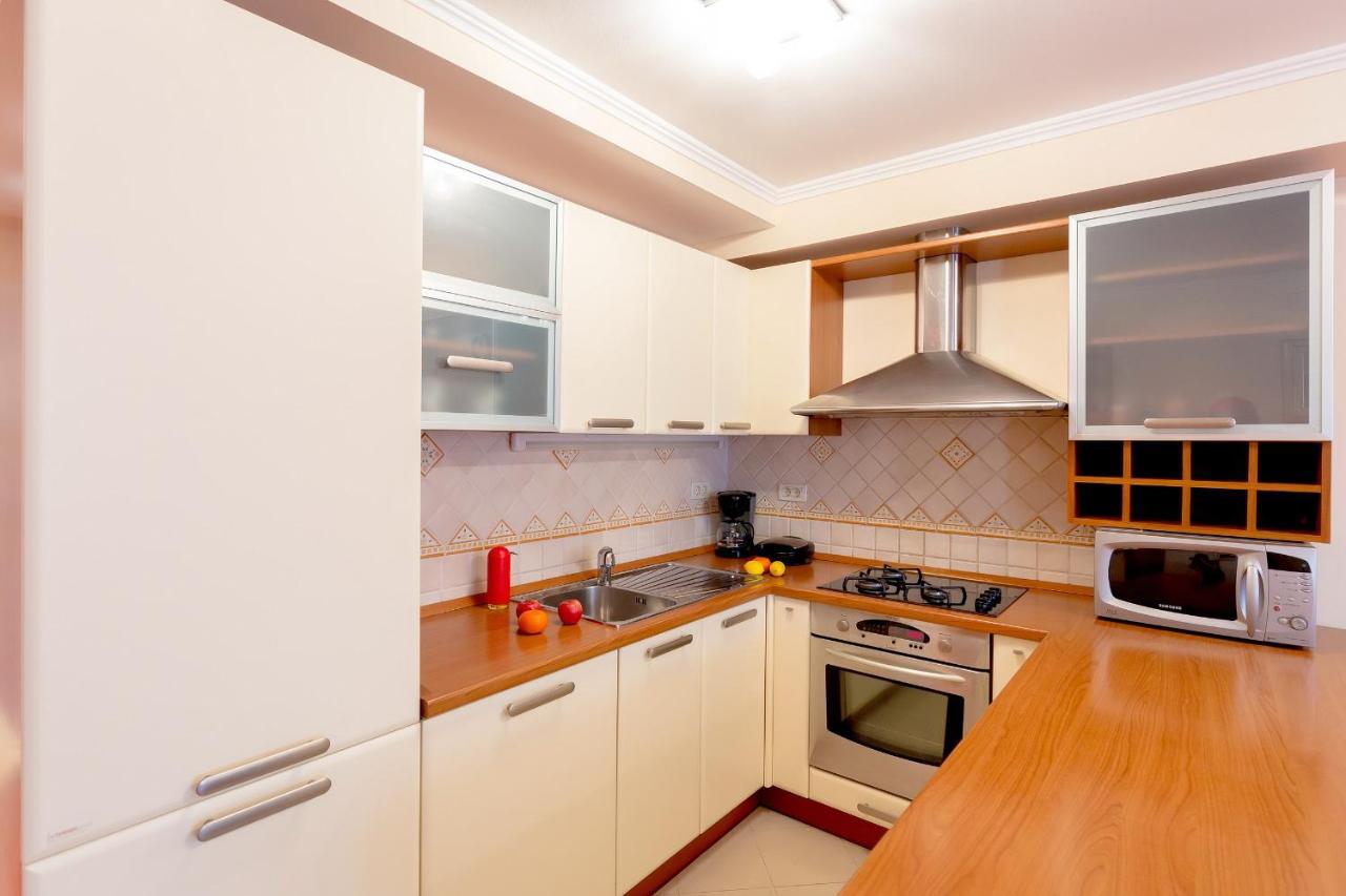 Leona & Borna'S Central Lapad Suites Dubrovnik Bagian luar foto